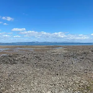 Sea-view Flat Near Mumbles. Apartment Swansea
