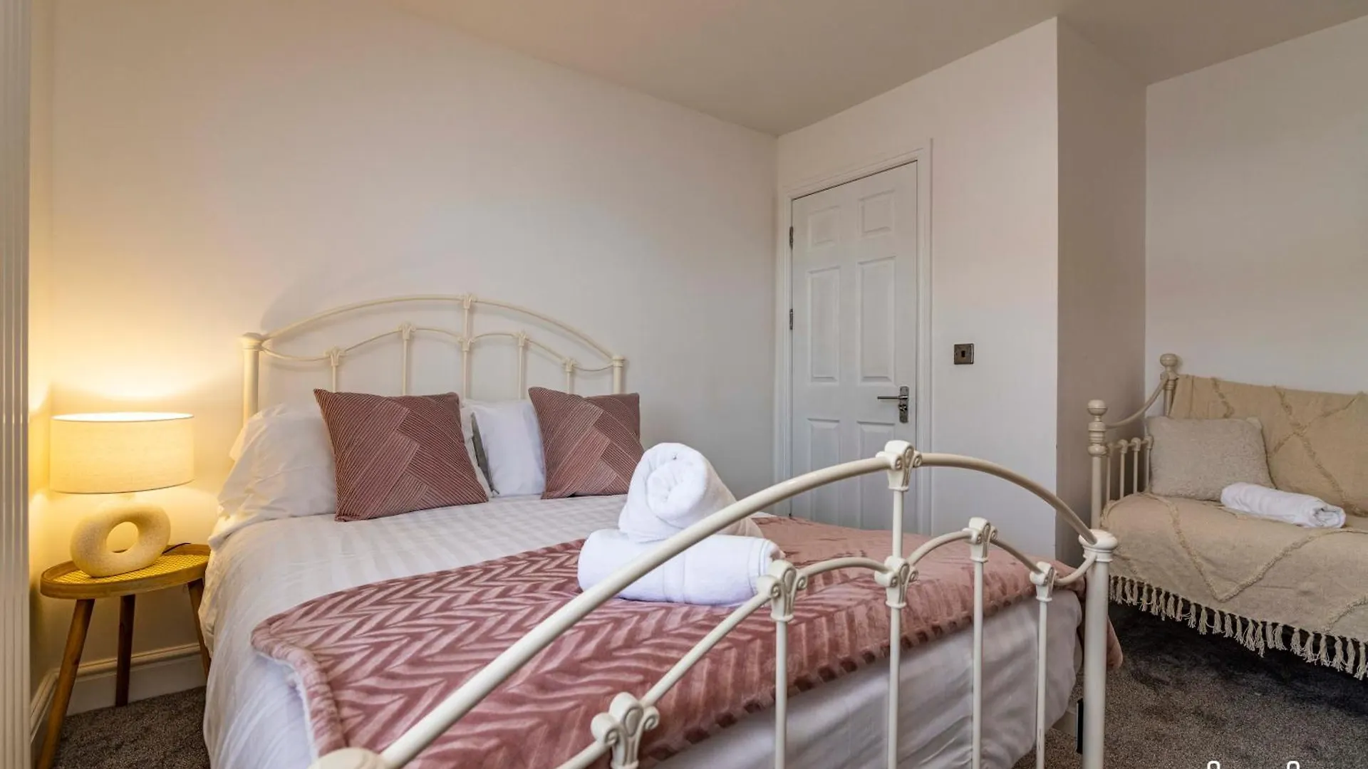 Carlton Hill House - 5 Bedroom House With Parking نوتينغهام بيت للعطل